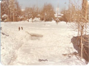 کد 07: برف در فلکه سرچشمه در سال1358  (ارسال شده توسط آقای مجید باقری)