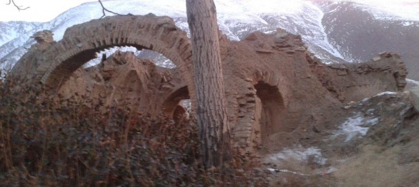 تصویر1 از مطلب بازار بالای خوانسار: کاروانسرای تخریب شده