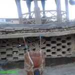  مسجد جامع خوانسار: مناره مسجد که پایه‌های آن آسیب دیده و کج شده!