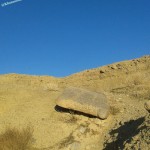  تپه رحمت آباد خوانسار - یک لنگه از در قلعه باقی مانده